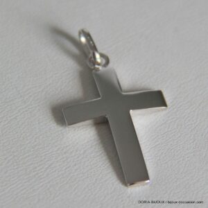 Pendentif croix or gris 18k, 750/000 - 3.25grs