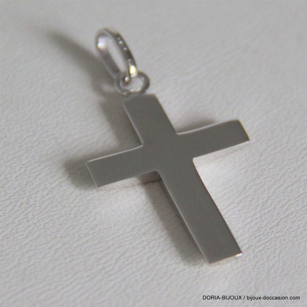 Pendentif croix or gris 18k, 750/000 - 3.25grs