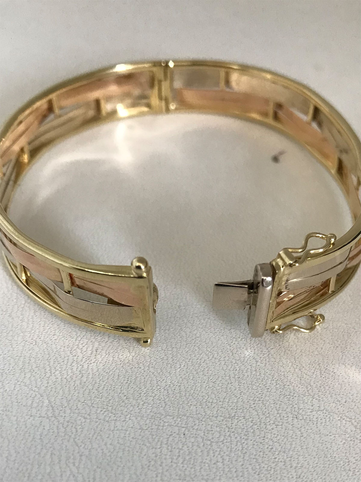 Bracelet rigide or 18 carats poids 21,71 grs