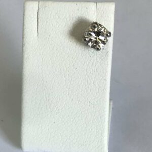 Une boucle d’oreille or Blanc 18 carats diamant