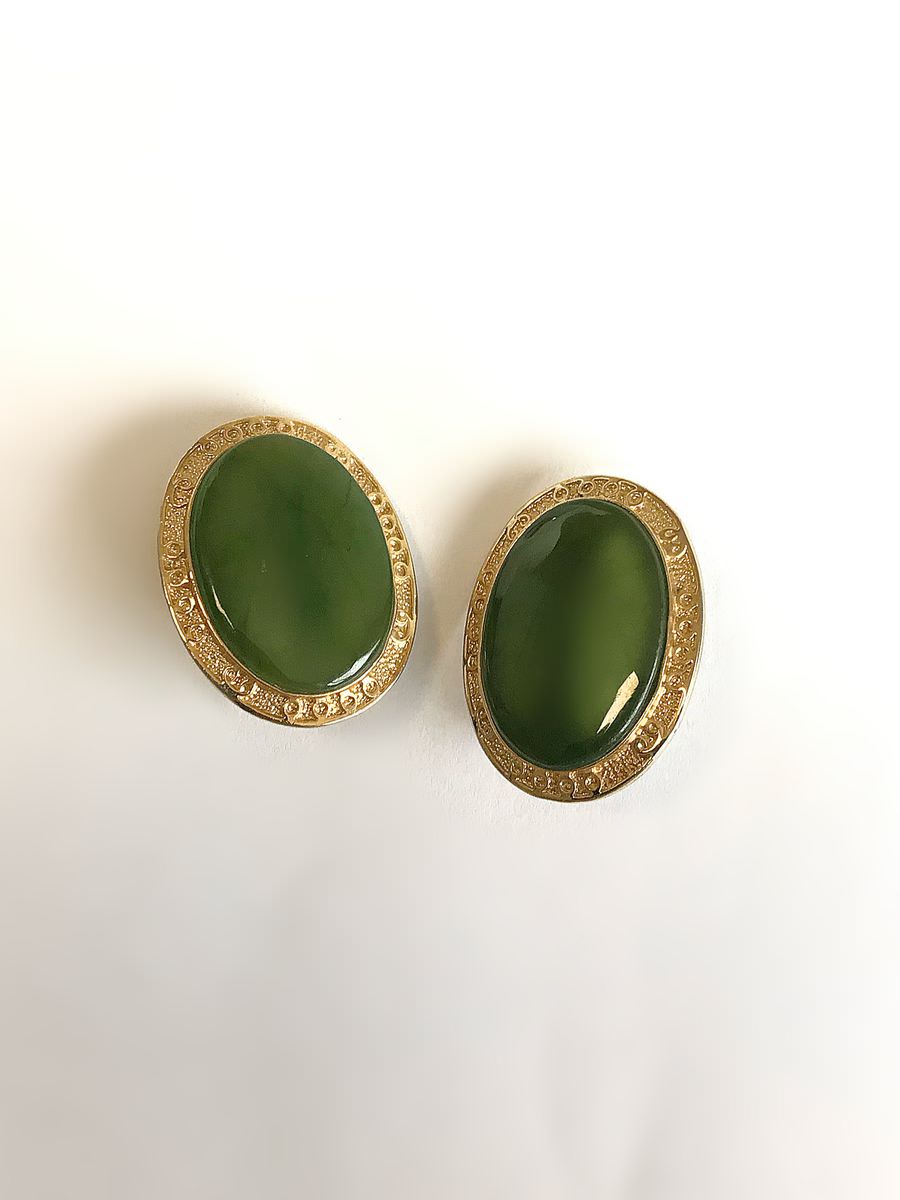 Boucle d'oreille jade plaqué or à pince 31mm x 24mm